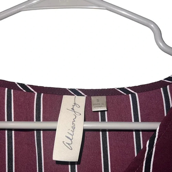 Allison‎ Joy Maroon Stripped Blouse Size Small - Picture 2 of 3